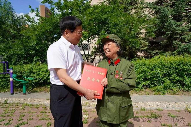 心系老兵叙真情 红色精神永传承——吉林省酒文化博物馆党支部开展2025年“七一”看望慰问参战老兵活动
